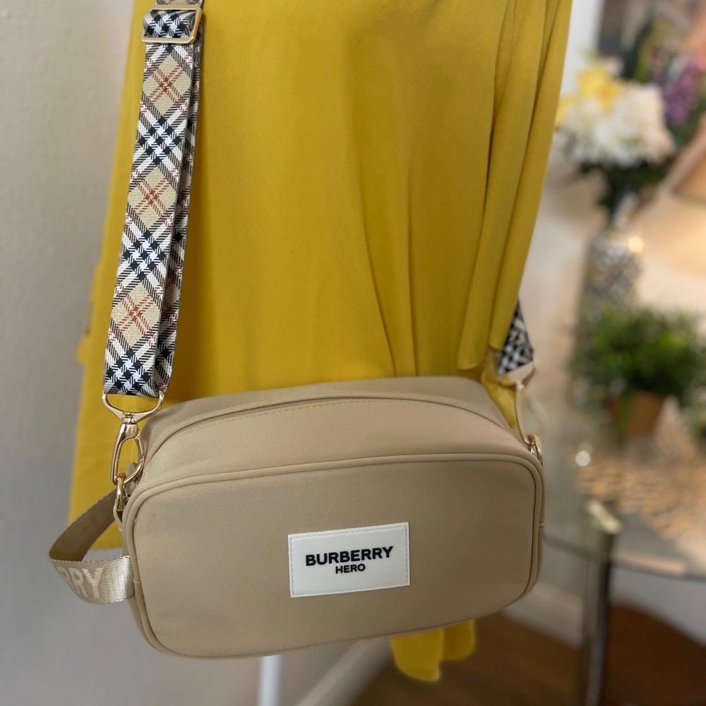 Burberry - Picture 9 of 16